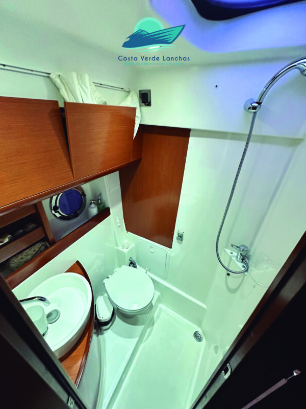 Lancha Beneteau Gran Turismo 38 pés Hardtop – Ano 2012 - Imagem 11