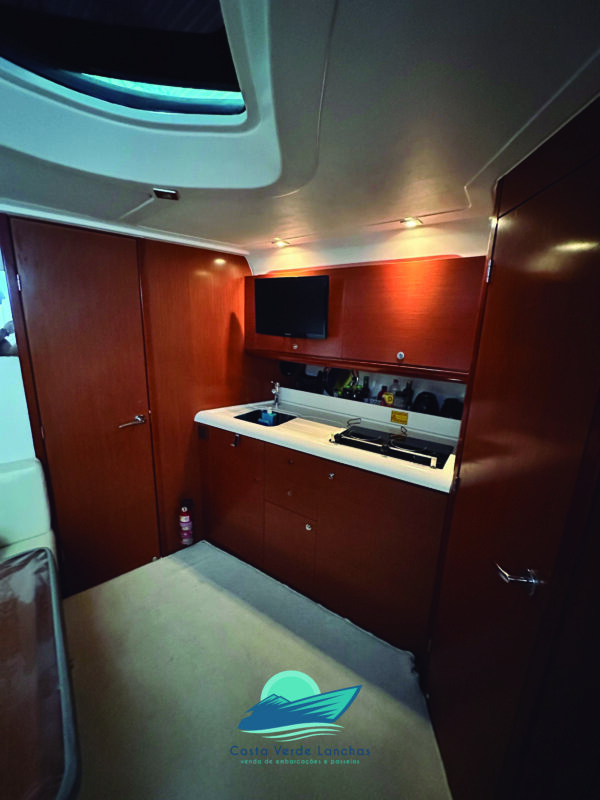 Lancha Beneteau Gran Turismo 38 pés Hardtop – Ano 2012 - Imagem 8